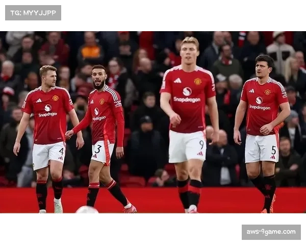 曼联防线组织纪律性增强,四后卫平行移动保持紧凑阵型 曼联防线组织纪律性增强,四后卫平行移动保持紧凑阵型